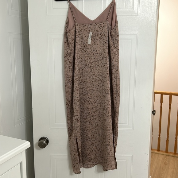 Mid length dress - Picture 2 of 4